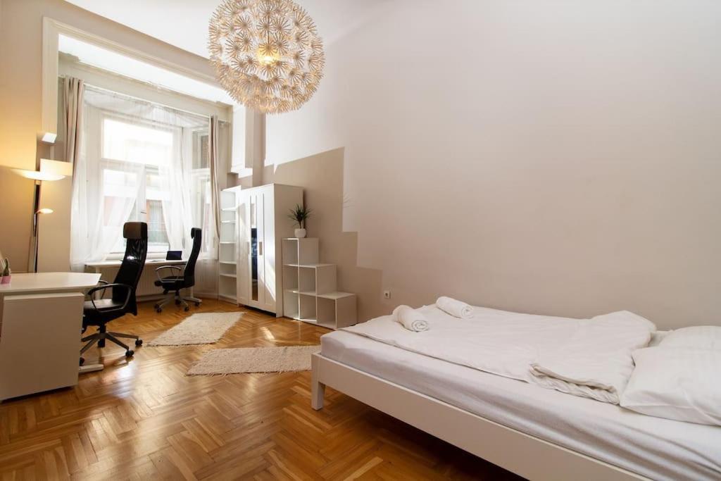 Cityscape Budget Isabella Apartman